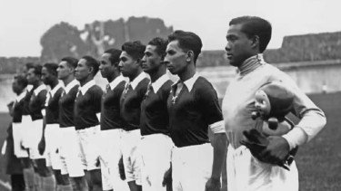 Ketika Indonesia Pertama Kali Guncang Panggung Dunia Sepakbola, Tampil di Piala Dunia Prancis Naik Kapal Laut 2 Bulan