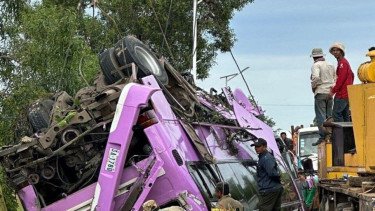 Bus Terjun ke Sungai di Kamboja, 16 Tewas Puluhan Luka-luka