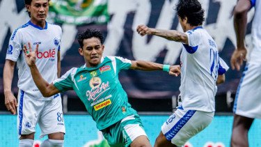 Gol Bunuh Diri dan Kartu Merah Warnai Drama Imbang Persebaya Vs Arema di Derbi Jatim, GBT Bergemuruh