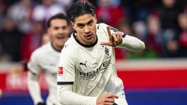 Unek-unek Kevin Diks usai Gol Non Penalti Dianulir VAR di Bundesliga