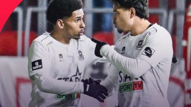 Datang dari Bangku Cadangan, Ragnar Oratmangoen Cetak Gol Penentu Kemenangan FCV Dender
