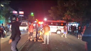 Hindari Pemotor, Ambulans Bawa Pasien Darurat Terguling di Purworejo