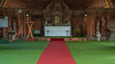 Ruang Sunyi yang Menyatukan Doa dan Ketulusan, Doa Tengah Malam: Ritual Senyap yang Menyentuh Batin, Perpaduan Iman Katolik dan Budaya Jawa, Akses ke Puhsarang Kini Semakin Mudah, Rekomendasi Wisata Religi Umat Katolik di Kediri