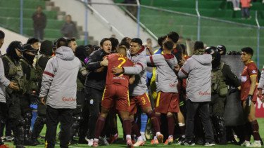 Malam Neraka di Oruro: 17 Kartu Merah Hancurkan Perempat Final Copa Bolivia