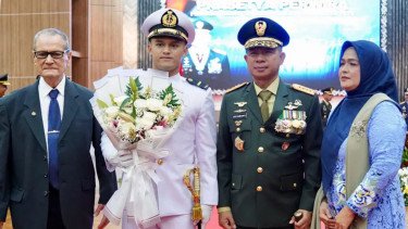 Bikin Bangga! Peraih Emas Olimpiade Rizki Juniansyah Resmi Dilantik Jadi Perwira TNI Pangkat Letda