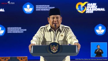Presiden RI Prabowo Subianto menghadiri puncak peringatan Hari Guru Nasional