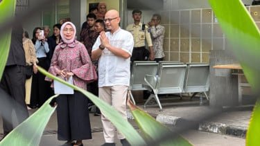 Direktur Utama PT ASDP Indonesia Ferry periode 2017&ndash;2024 Ira Puspadewi (kiri)