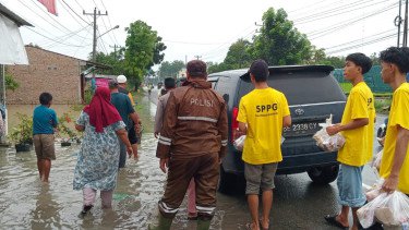 SPPG Polri Gerak Cepat, Distribusikan 500 Porsi Makanan untuk Korban Banjir Serdang Bedagai