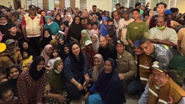 Momen Titiek Soeharto-Didit Tinjau Korban Banjir Aceh: Insyaallah Kami Bantu