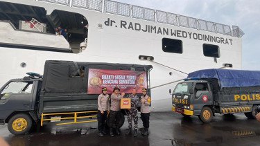 Ribuan Sembako Dikirim untuk Korban Bencana Sumatera Pakai KRI dr. Radjiman Wedyodiningrat