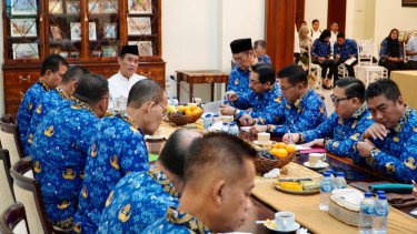 Pukul 6 Pagi, Mentan Amran Pimpin Rapat Penyaluran Bantuan Pangan untuk Bencana Aceh, Sumut, dan Sumbar