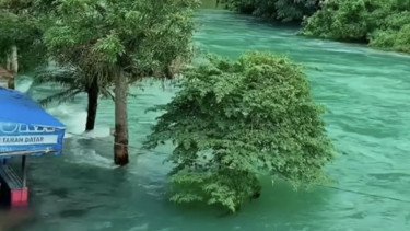 Viral Penampakan Sungai Ombilin Pasca Hujan Deras, Bak Seperti di Swiss