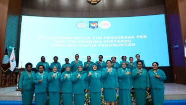 Tri Tito Lantik Anggieta Bestari Tabo sebagai Ketua TP PKK dan Tim Pembina Posyandu Papua Pegunungan