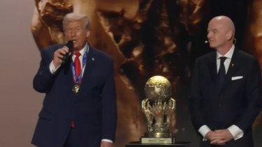 Hadiri Drawing Piala Dunia 2026, Donald Trump Terima Penghargaan FIFA Peace Prize