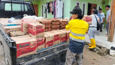 Sorikmas Mining Evakuasi-Beri Bantuan ke Warga Mandailing Natal Terdampak Banjir Sumatera