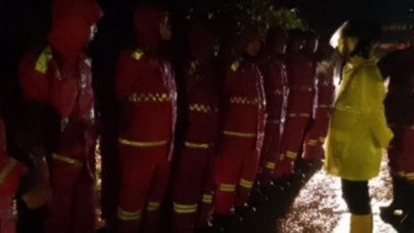 Longsor Terjang Bandung, Tiga Orang Hilang Tertimbun Masih dalam Pencarian