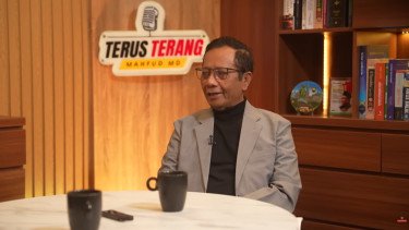 Mahfud MD Tantang Pengadilan Soal Ijazah Jokowi Usai Rektor UGM Muncul Lagi Setelah AI Kampus Viral