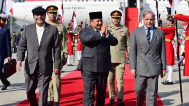 Prabowo Tiba di Pakistan, Disambut Hangat Presiden dan Perdana Menteri