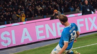 Senangnya Rasmus Hojlund Dua Golnya Bawa Napoli Bekuk Juventus