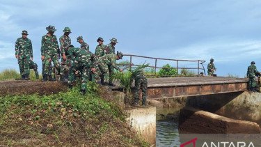TNI AD Bangun Jembatan Darurat di Sumbar Imbas Banjir Bandang