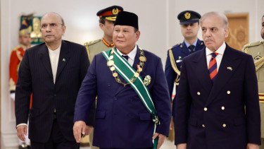 Tere Liye Murka Prabowo ke Pakistan saat Rumah Warga Aceh Masih Terendam Lumpur dan Mayat-mayat Belum Ditemukan