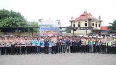 Kapolres Pelabuhan Tanjung Priok AKBP Martuasah Tobing menggelar apel gabungan