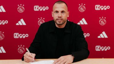 1. John Heitinga Jadi Pelatih Timnas Indonesia? Isyarat dari Media Sosial, Eks pealtih Ajax Amsterdam,&nbsp;John Heitinga, 2. Gempar, Sergio Ramos Merapat ke Manchetser United, 3. Murka! Greg Nwokolo Semprot Indra Sjafri Gegara Sebut Permainan Timnas Indonesia U22 Tak Sesuai Latihan, 4. Pengakuan Jujur Pemain Vietnam soal Main Mata dengan Malaysia demi Singkirkan Timnas Indonesia, Terpopuler: John Heitinga Jadi Pealtih Timnas Indonesia, Sergio Ramos Merapat ke Manchetser United