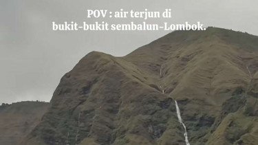 Viral Penampakan &lsquo;Air Terjun&rsquo; Dadakan Mengalir di Sembalun Lombok Saat Hujan Lebat, Bikin Panik Warga