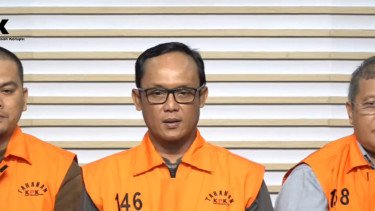 Bupati Lampung Tengah Diduga Terima Suap Pengadaan Proyek Rp 5,7 M