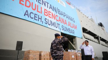 Mentan Amran Apresiasi Kolaborasi TNI&ndash;Polri dalam Pengiriman Bantuan Bencana Sumatera