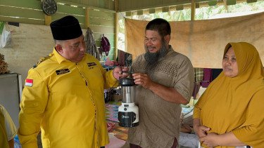PP AMPG menyalurkan bantuan lampu darurat untuk warga Aceh Tamiang
