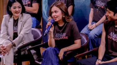Jadi Mahasiswi Berhijab di Film Ahlan Singapore, Rebecca Klopper: Tantangan Fisiknya Lumayan Ya!