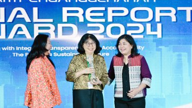 Direktur BCA Syariah, Ina Widjaja (tengah).