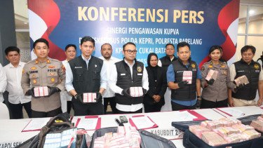 Bikin Geger! Empat Orang Diciduk Bawa Rp7,7 M Naik Ferry Mau ke Singapura