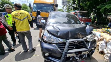 Tabrakan Beruntun di Jalan Raya Bogor, Avanza Kejar Truk Fuso yang Menabrak Hingga PGC