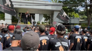 Ratusan Massa Forum Anak Bangsa Bersatu Datangi MA, Minta Perkara Inkracht Segera Dieksekusi