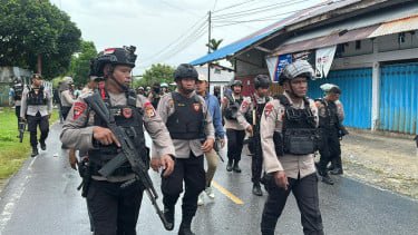 Bentrok Pemuda di Tual Maluku Pecah, Dua Kubu Perang Batu dan Panah-Satu Luka Parah