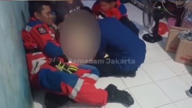 Momen Petugas Damkar Bantu Selamatkan Alat Vital Bocah Terjepit Resleting Celana