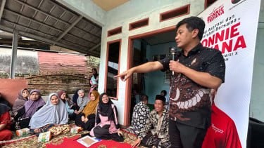 Bonnie Triyana Pastikan Bantuan Pendidikan Tepat Sasaran: Kalau Ada yang Minta Potongan, Tolak!