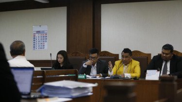 Kuasa Hukum MNC Asia Holding Hotman Paris saat bertanya ke Ahli Akuntan dan Pajak Dadang Suwarna