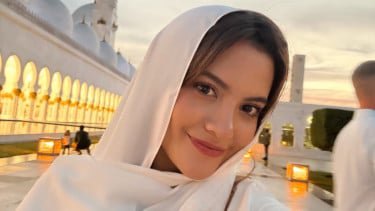 Berkerudung Hingga Masuk Masjid, Marsha Aruan Dicurigai Mualaf