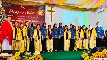 Momen Putri Candrawathi Rayakan Ibadah Natal di Lapas IIA Tangerang