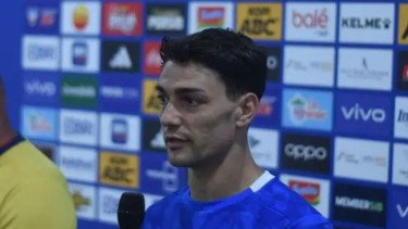 Bek Persib Bandung Federico Barba