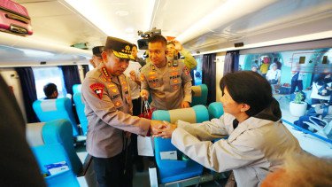 Kapolri Tinjau Stasiun Pasar Senen, Pastikan Kesiapan Pengamanan dan Kesiapsiagaan Hadapi Nataru 2025