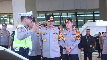 Kapolda Metro Jaya (tengah) meninjau Bandara Soetta