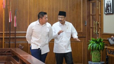 Seskab Teddy dan Mensos Bahas BLT Pengungsi Bencana Sumatra: Minimal Rp8 Juta/KK