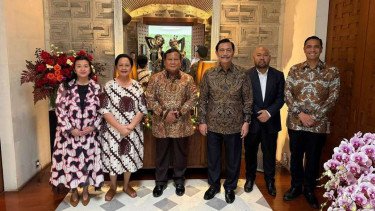 Presiden Prabowo Subianto menyambangi kediaman Luhut di Hari Natal