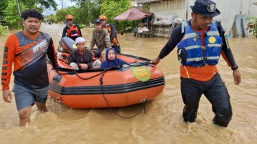 SAR Padang Kerahkan Personel Evakuasi Warga Terjebak Banjir