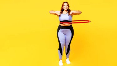 1. Waist Hooping (Memutar Hulahop di Pinggang), 2. Hulahop Arm Circles, 3. Hulahop Russian Twist, 4. Hulahop Squat, 5. Hulahop V-Sit, 6. Hulahop Lunges, 7. Overhead Hulahop Hold, Pakai Hulahop Biar Langsing, Ini 7 Cara untuk Bakar Lemak Perut dan Kalori
