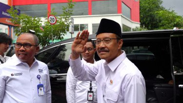 Gus Ipul Janji Bongkar Dugaan Mark Up Sepatu Siswa Sekolah Rakyat